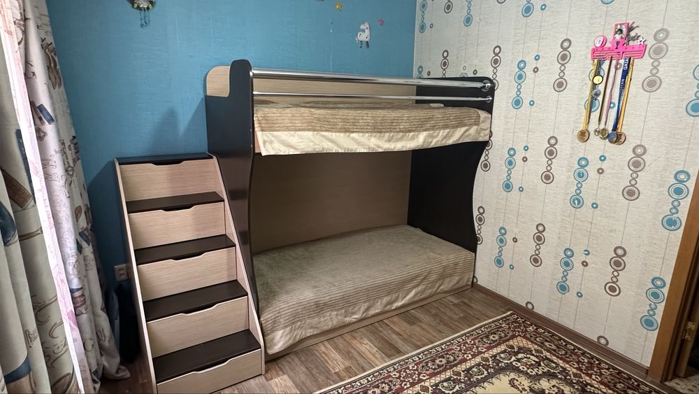 Двухъярусная кровать