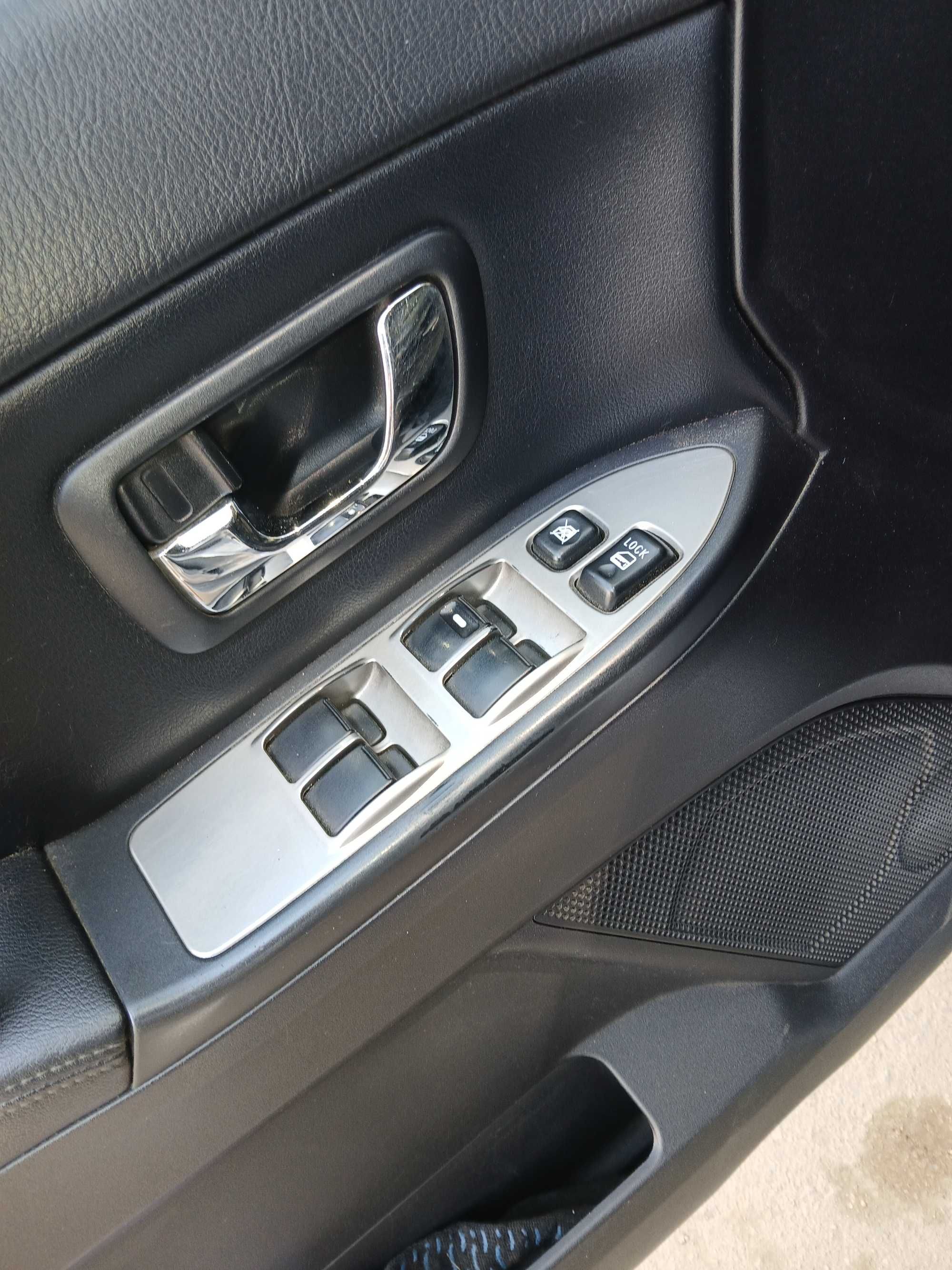 продам mitsubishi  Pajero 4