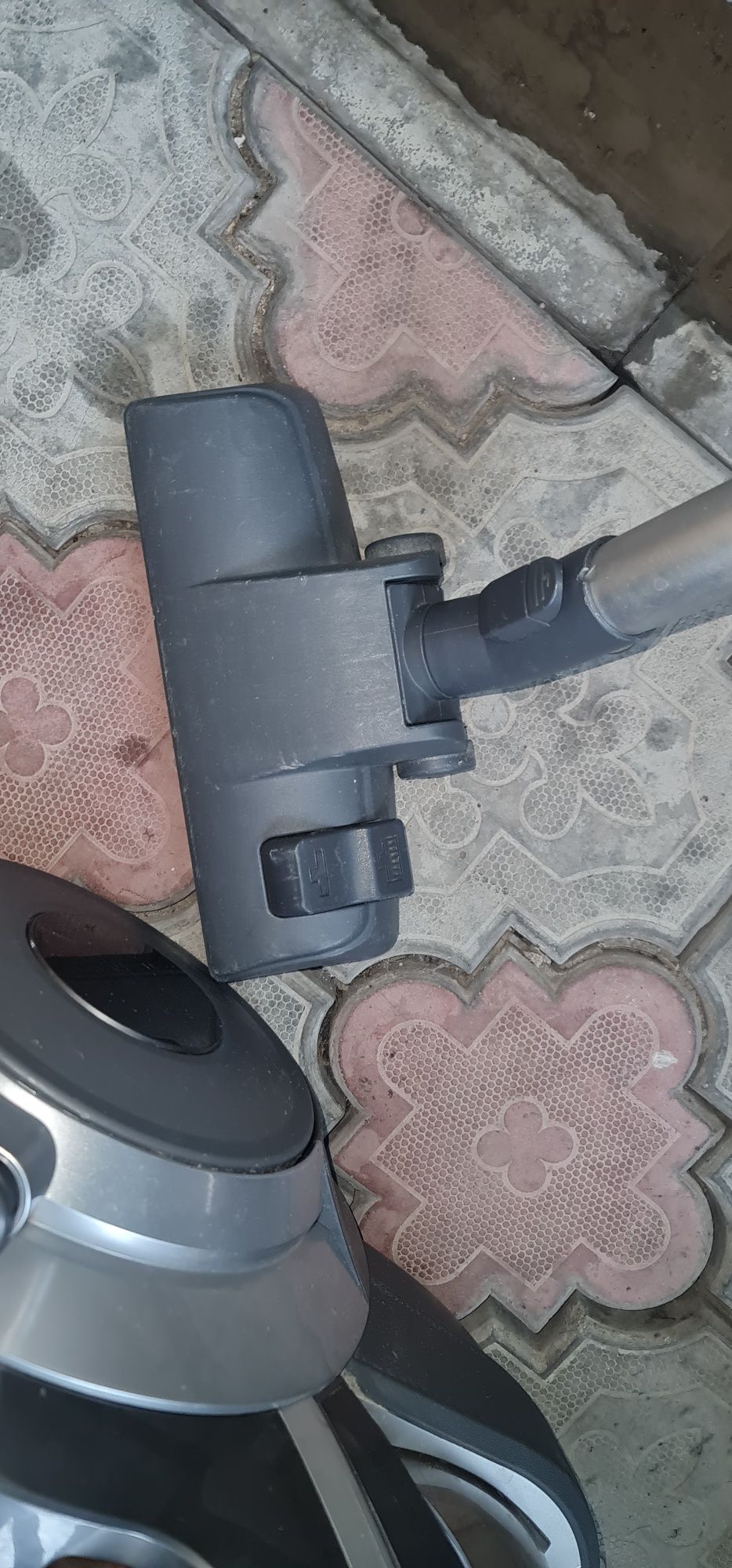 Пылесос LG  2000 w