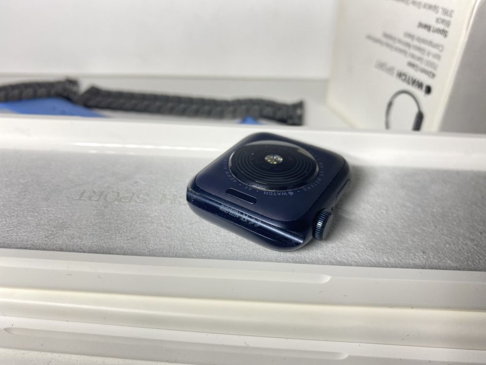 Apple watch series SE (Gen2) 2024года 40mm 100% емкость