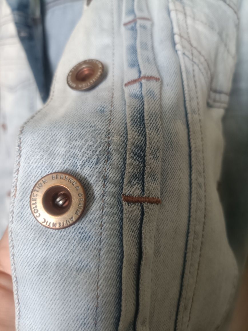 Продам джинсовку Bershka