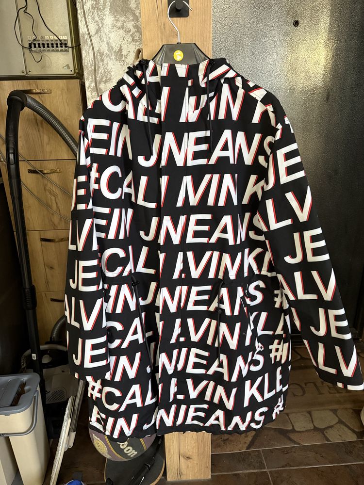 Продам плащ Calvin Klein Jeans