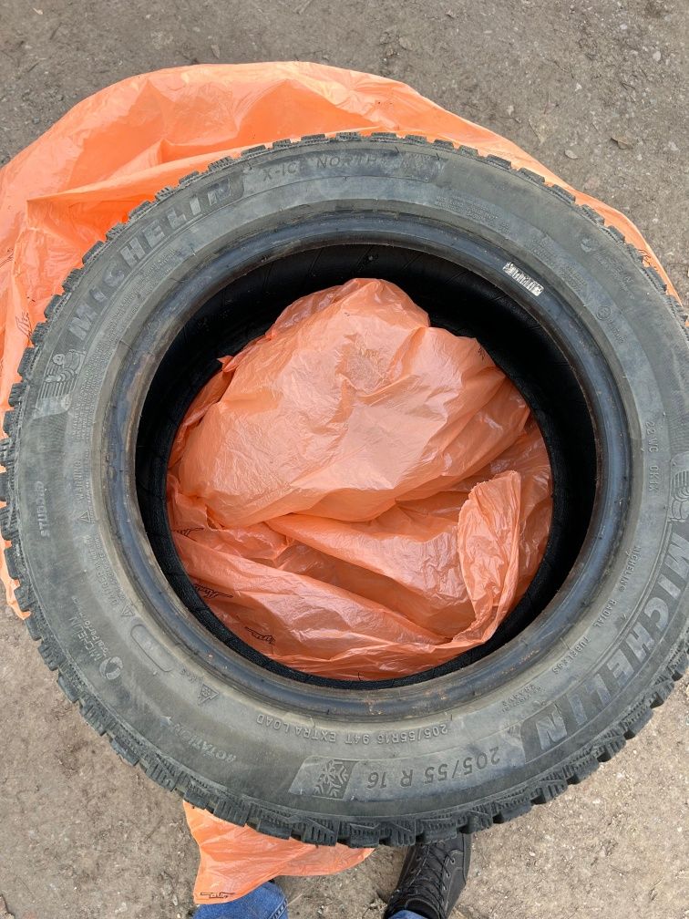 Продам зимние шины Michelin ice north 4   205/55  R16