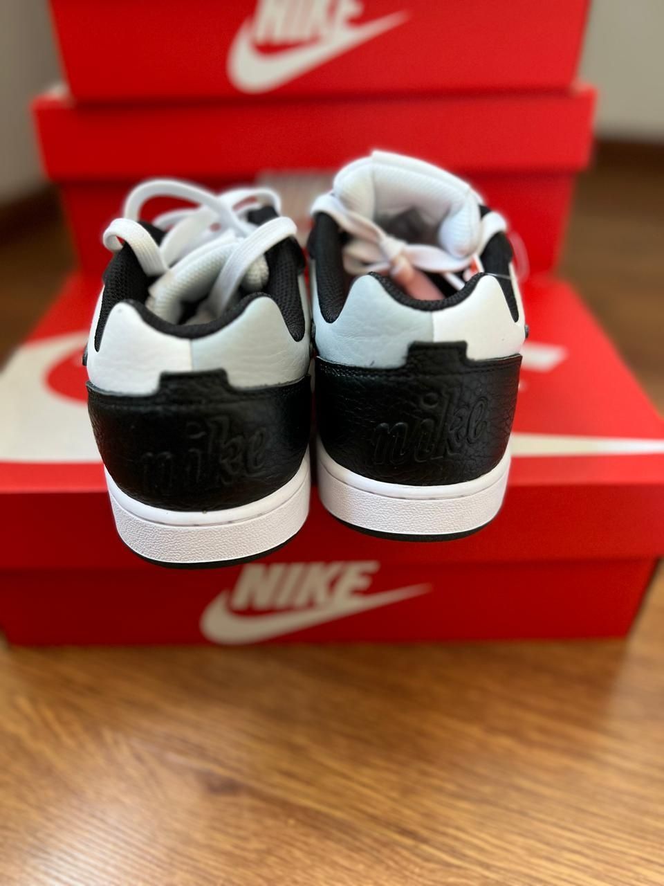Nike Ebernon Low Prem — ОРИГИНАЛ!
Размер 6 US (37.5)
	•	Стильная класс