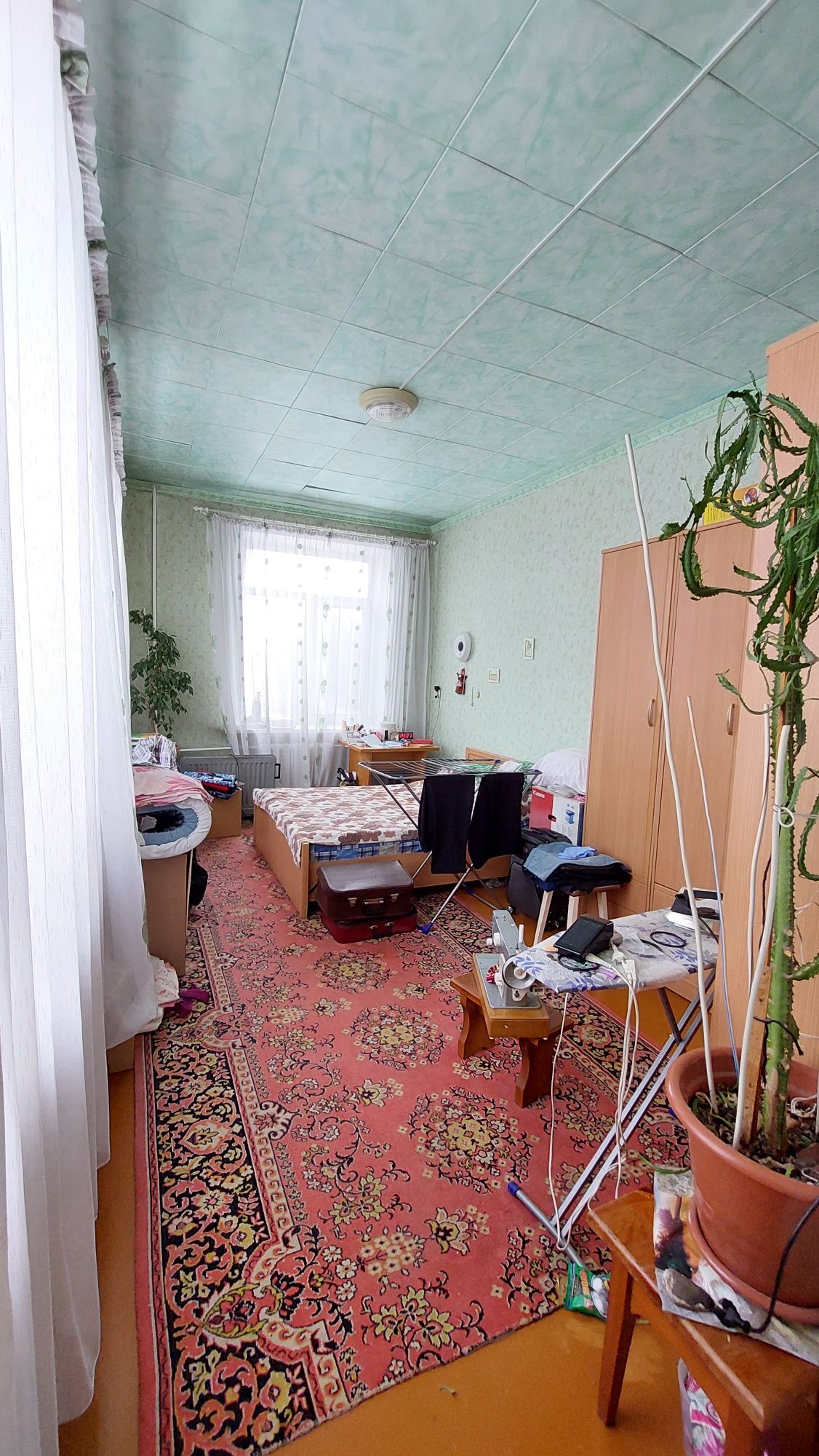 Продам квартиру в бывшем садике огромная площадь со своим усастком