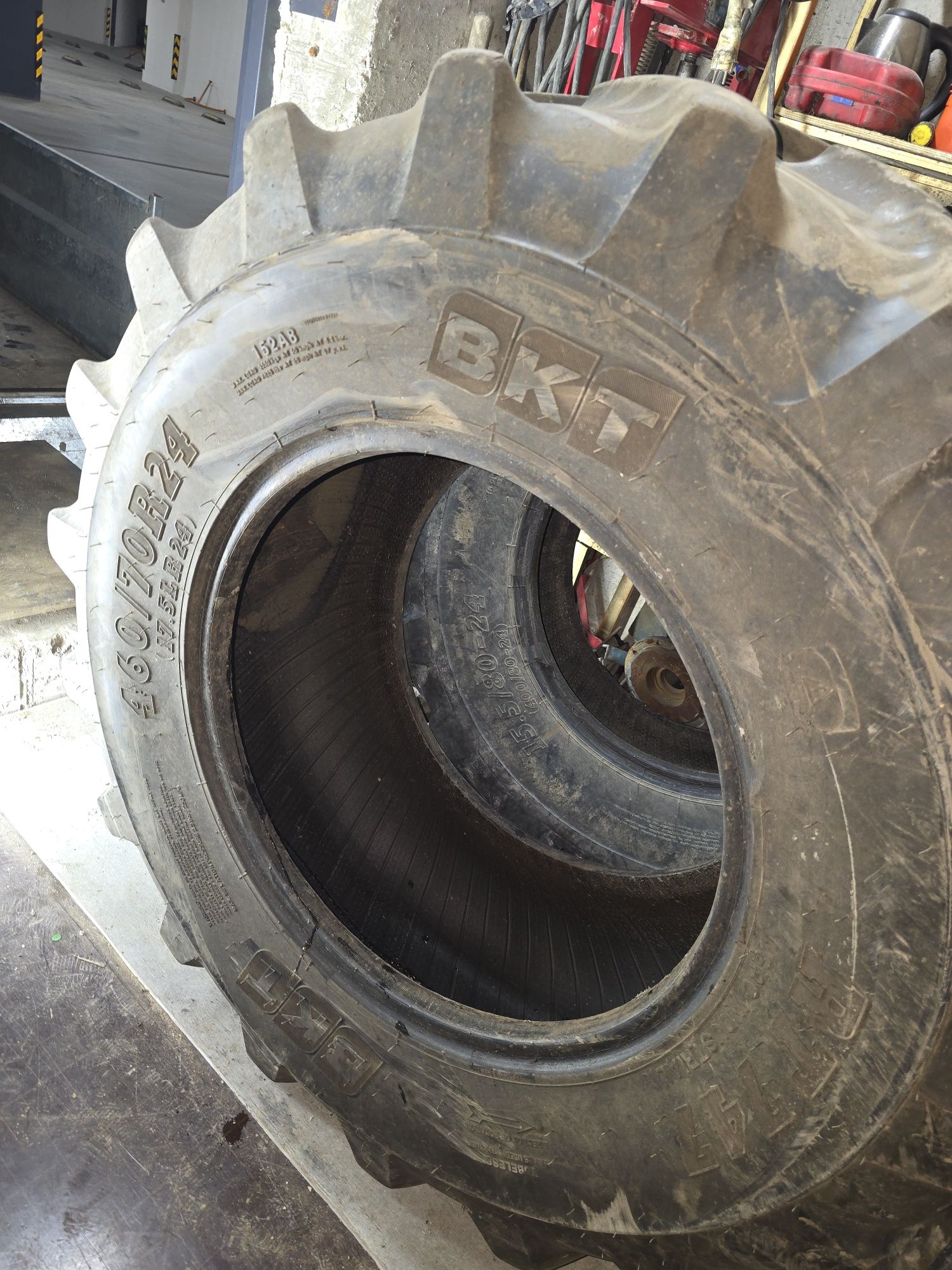 Балон размер 460/70/24(17.5/24Michelin