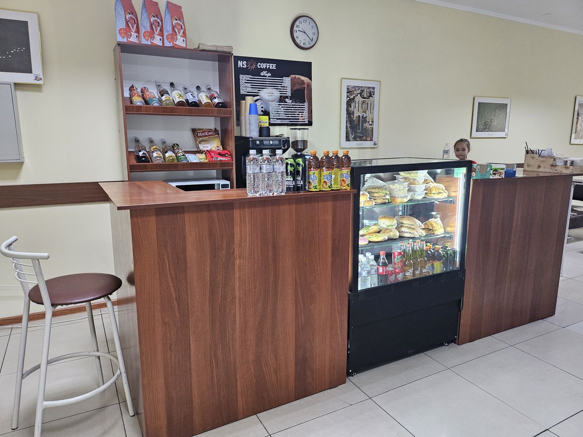 Продам кофеаппарат, кофемолка, витринный холодильник