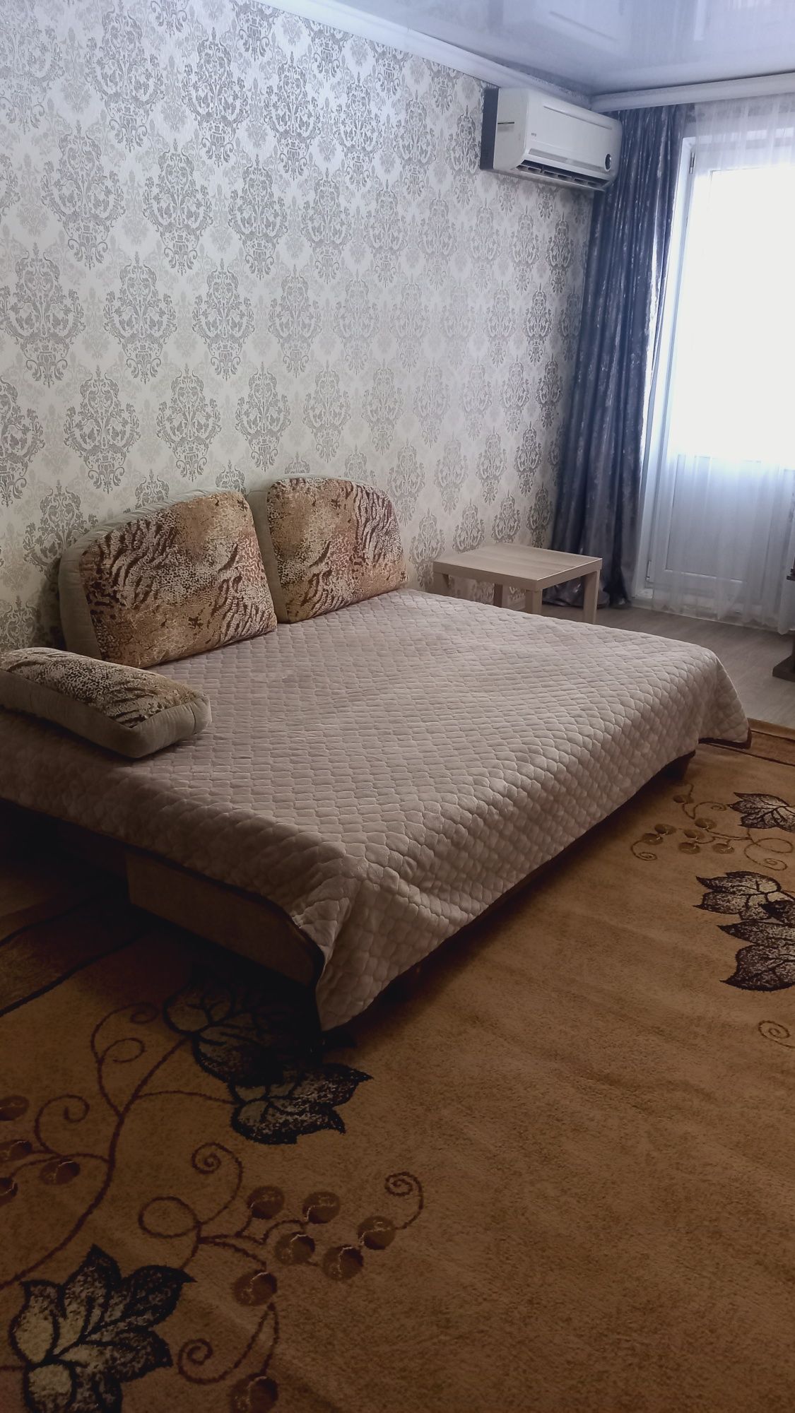 ,1 комнатная посуточно.Район Школьник.Диана
