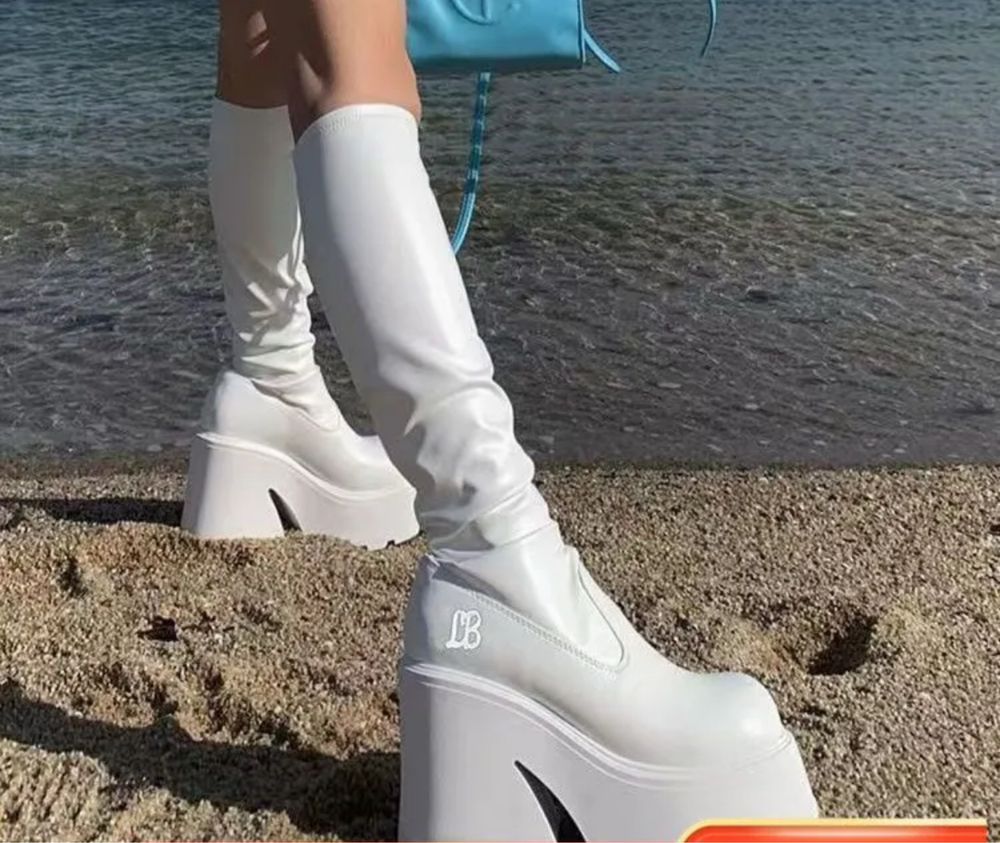Сапожки белые высокие