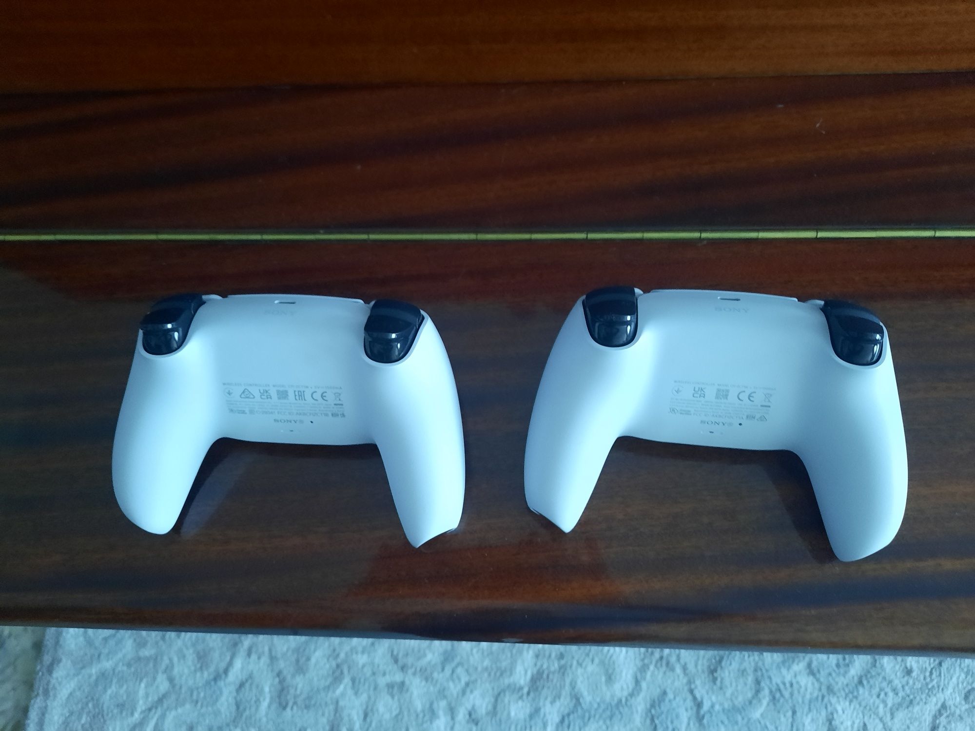 Продам Сони Playstation 5 и 7 дисков с играми
