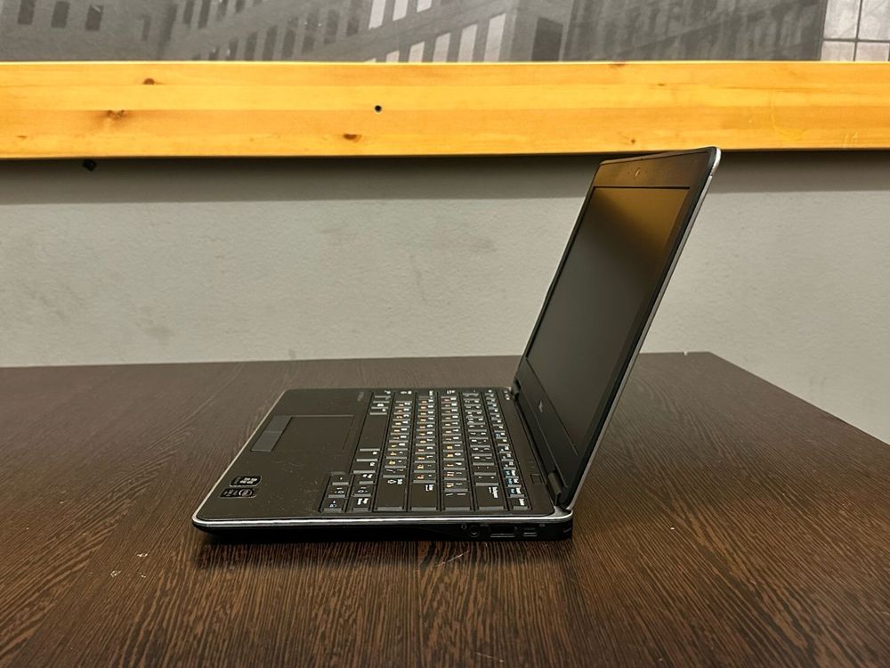 Ноутбук бизнес класса DELL Latitude E7240 отличное состояние!