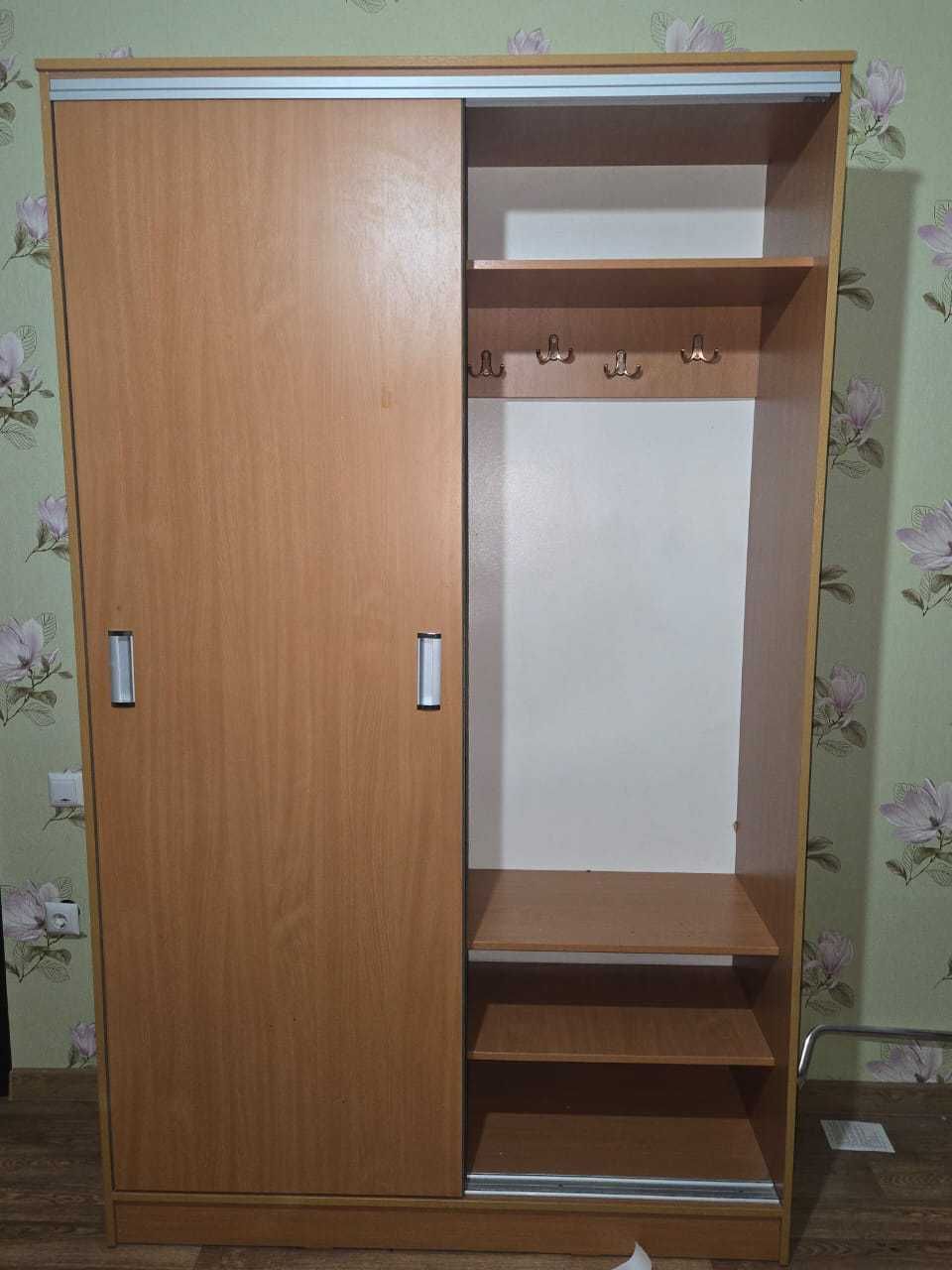 Прихожая, купейный шкаф