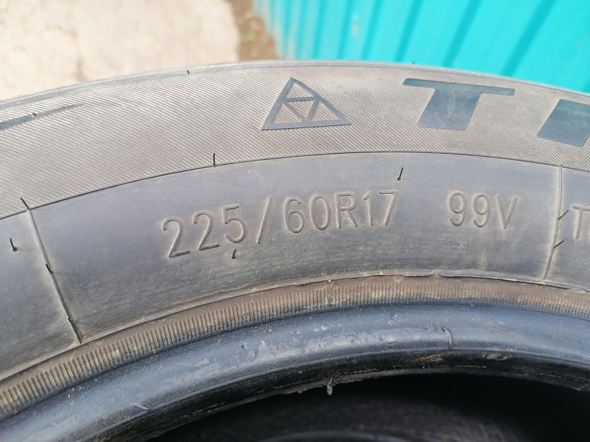 Продам комплект летней резины 225/60/17