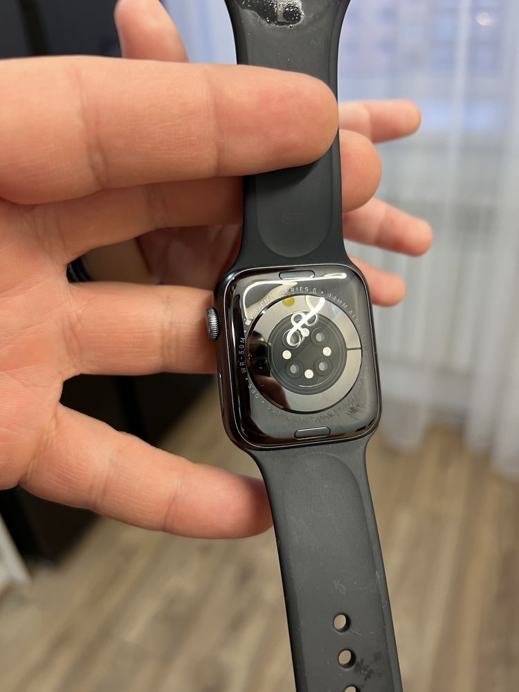 Продам Apple watch 6 44mm