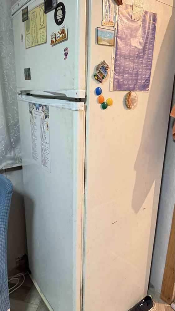 Продам холодильник Indesit