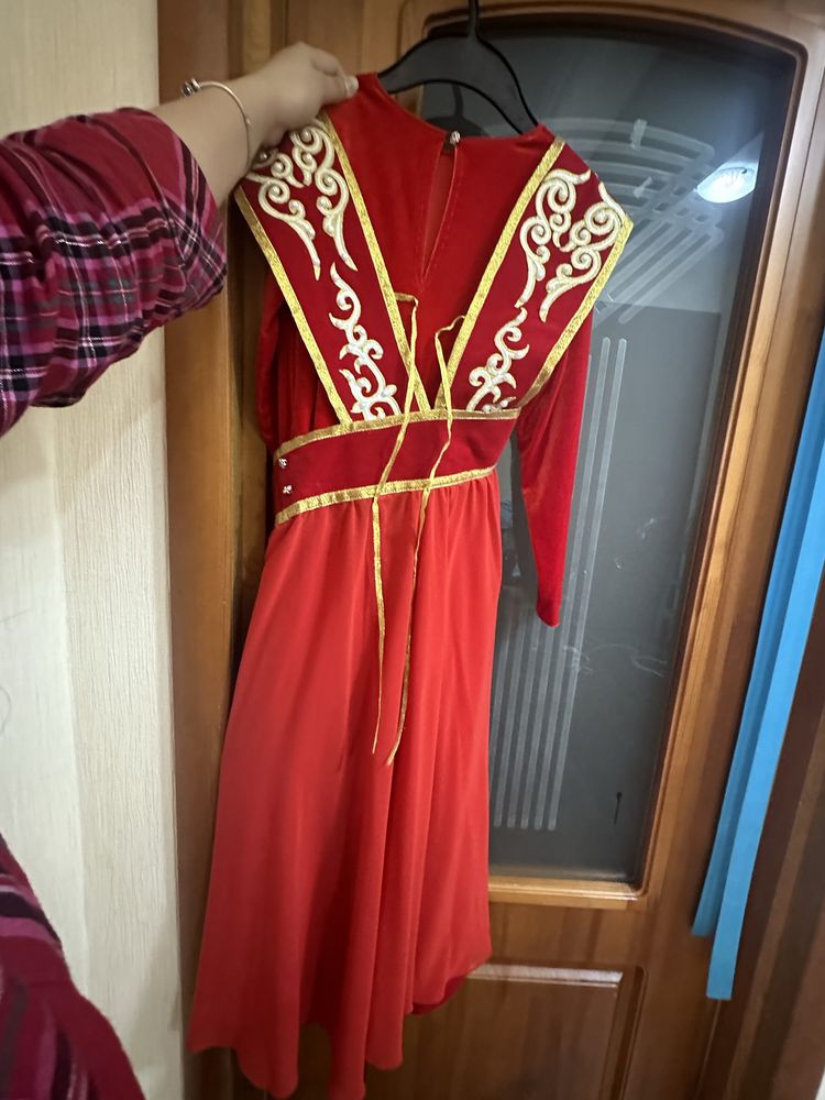 Платье с казахским орнаментом