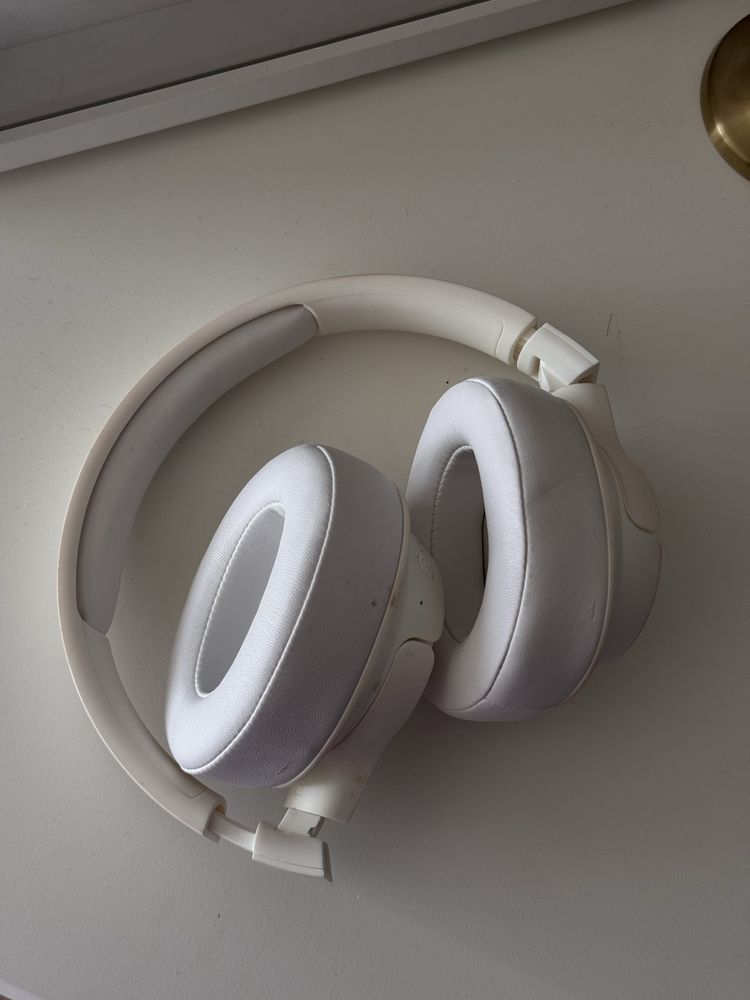 Продам наушники JBL