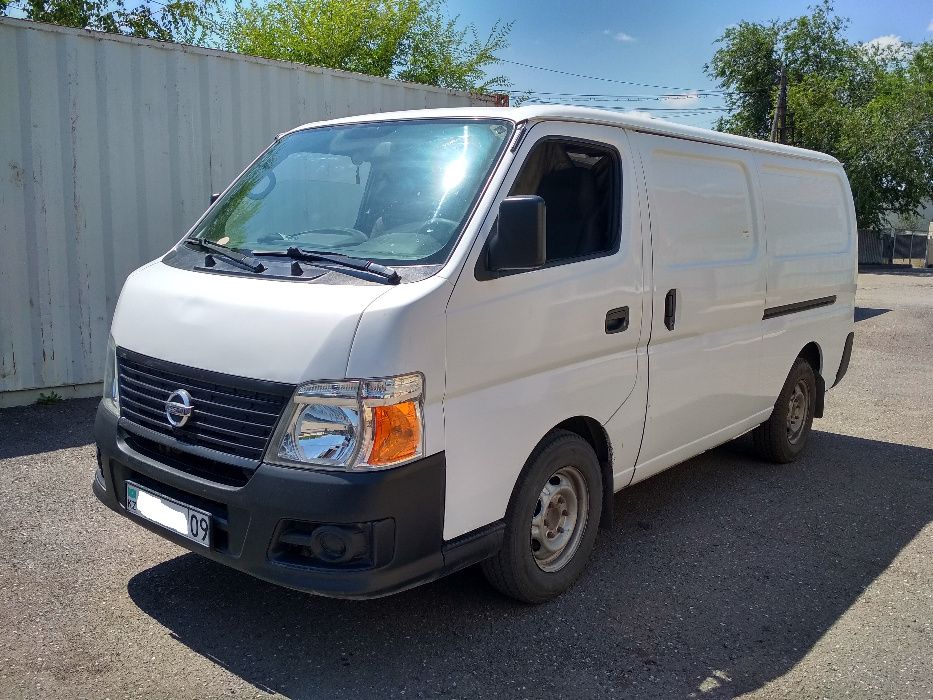 Nissan Urvan (цельнометаллический фургон)