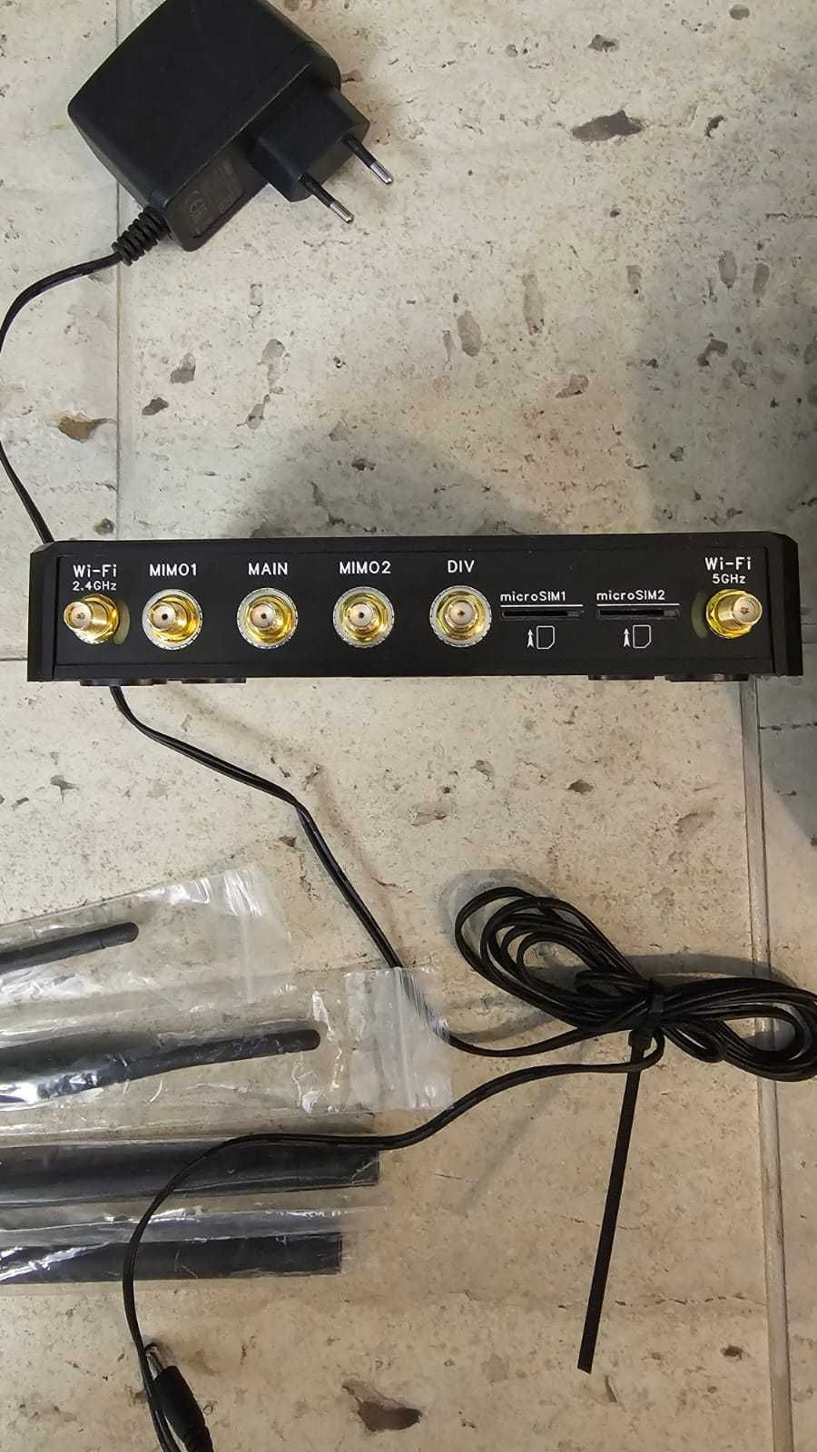Комплект Внешняя антенна 2шт + Модем 4g/Роутер WiFi KROKS Rt-Cse m18-G