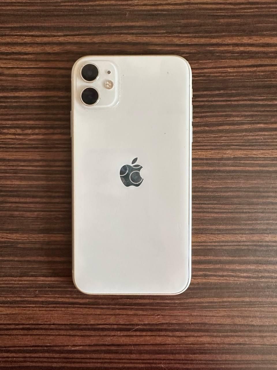 Продам Iphone 11 белого цвета.