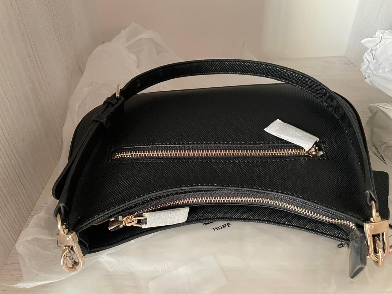 Сумка женская новая Guess продаётся.