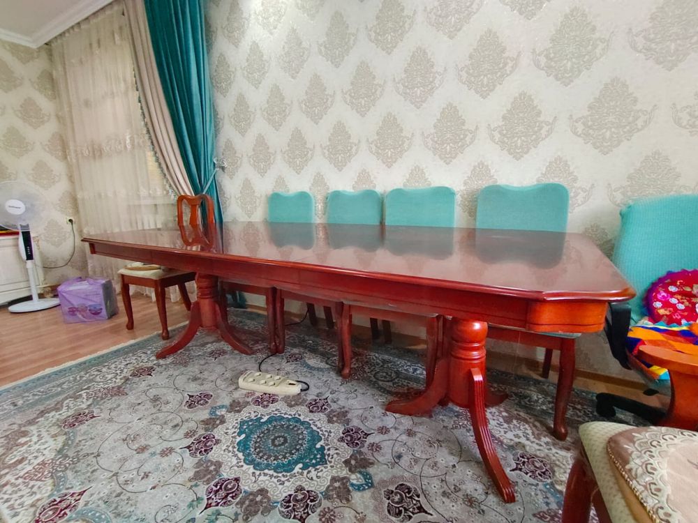 Стол со стульями