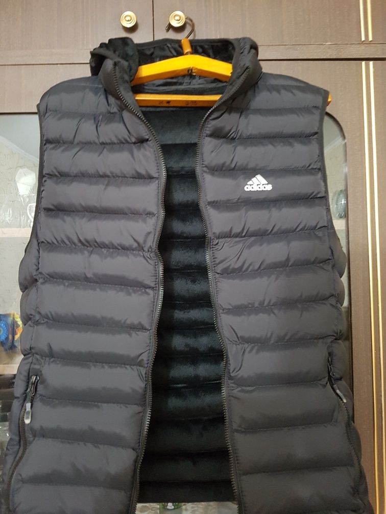 Продам жилетку .