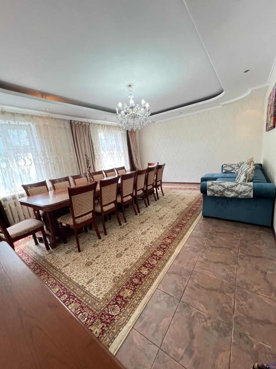 Продам деревянный стол и стулья вместе,.
