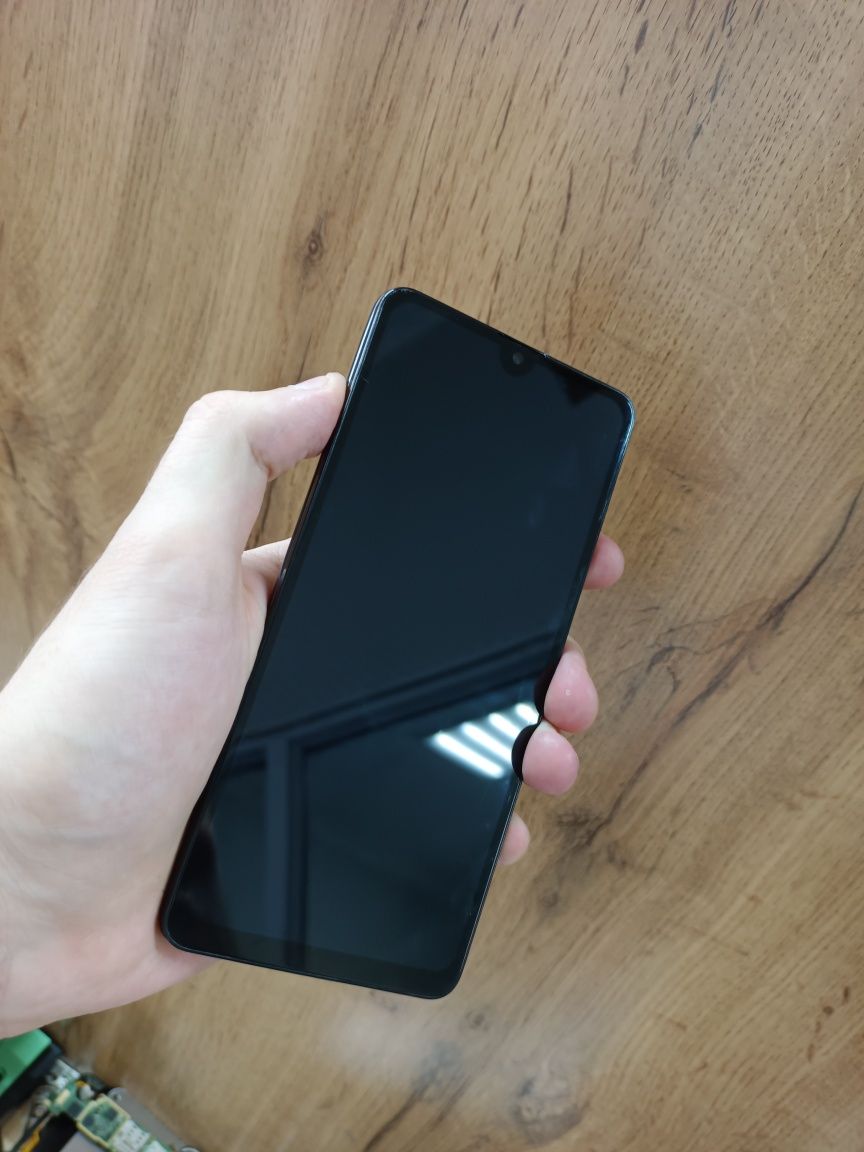 Продам samsung a41 состояние отличное