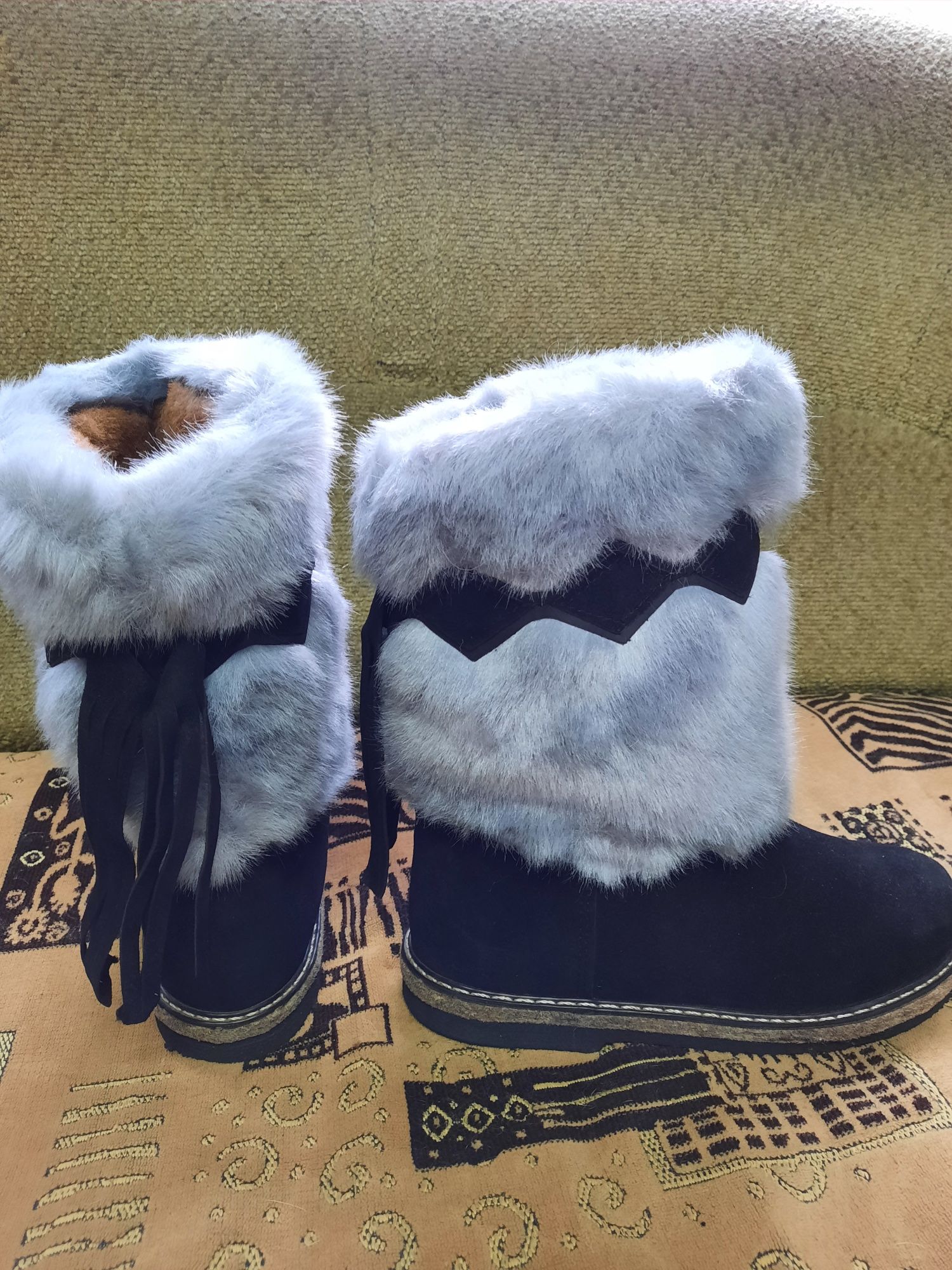 Продам унты зимние