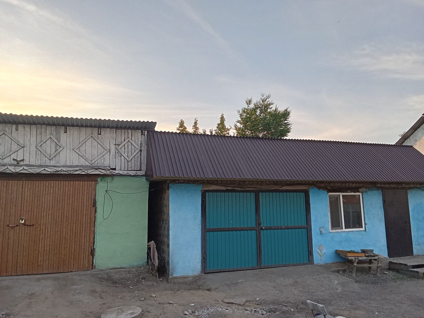 Прдам 2 дома на одном участке 2 гаража баня летняя кухня все новое