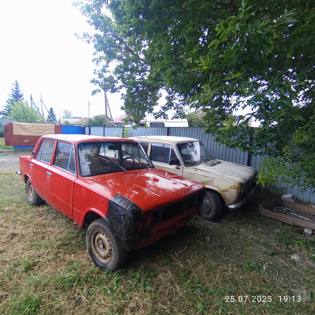 Продам 2 машины  брали под проект но. Руки не доходят  за 400 тыс торг