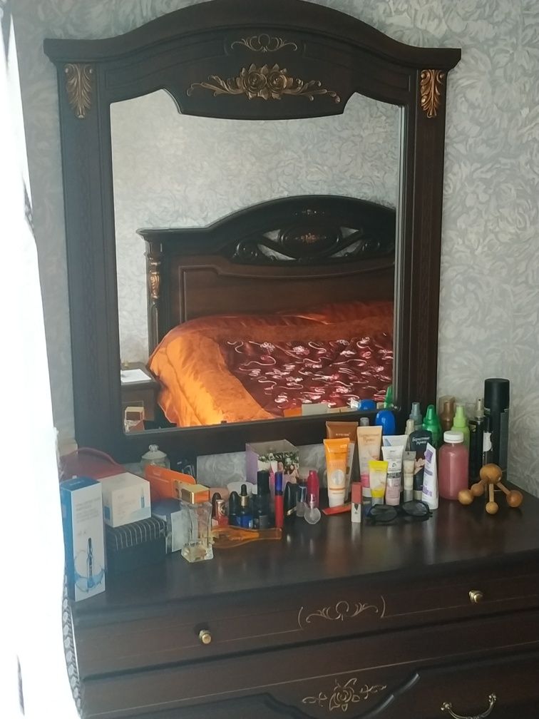Срочно продам спальный гарнитур