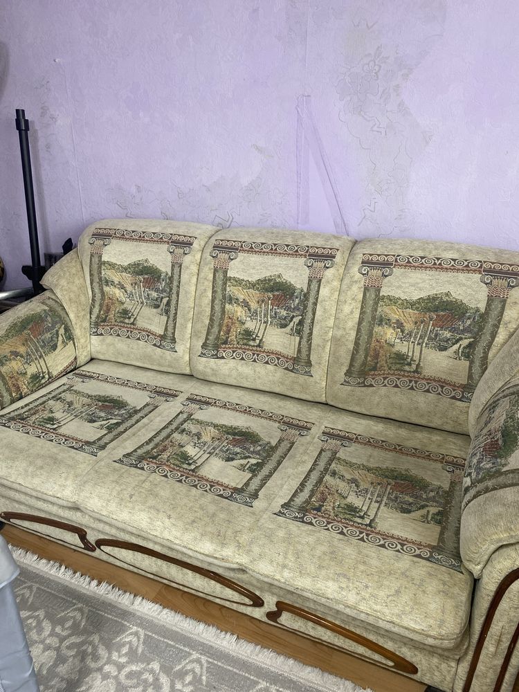Уголок из двух диванов и кресла