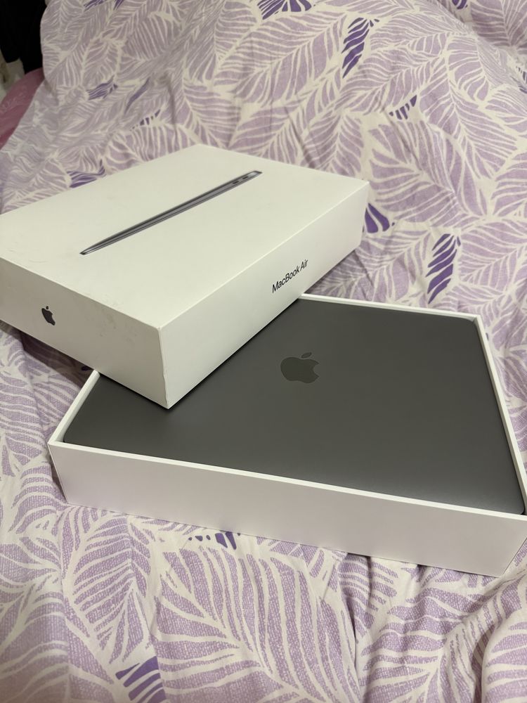 13-inch MacBook Air with Apple M1 chip