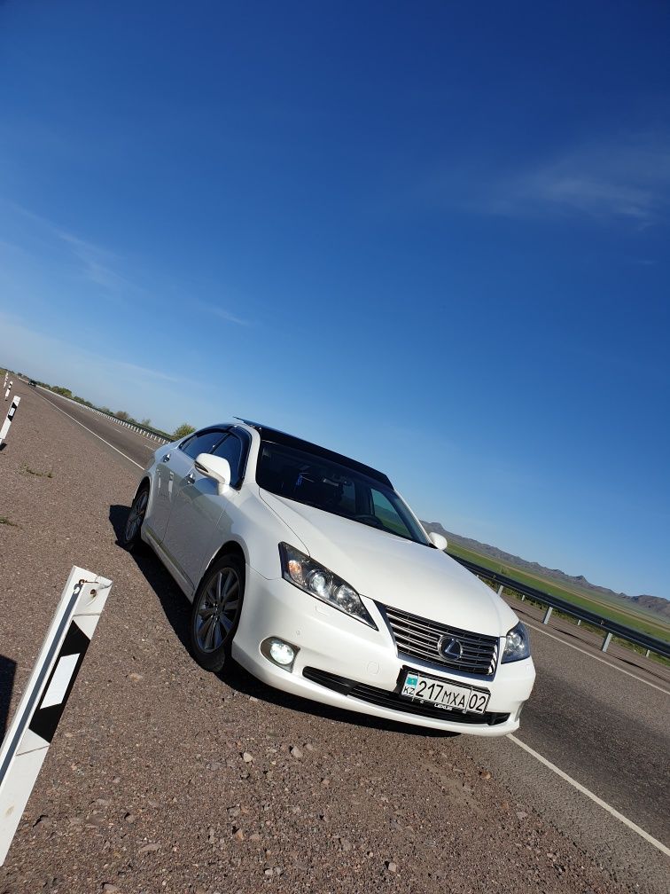 Продается Lexus ES 350 год выпуска 2011  с панорамной крышей