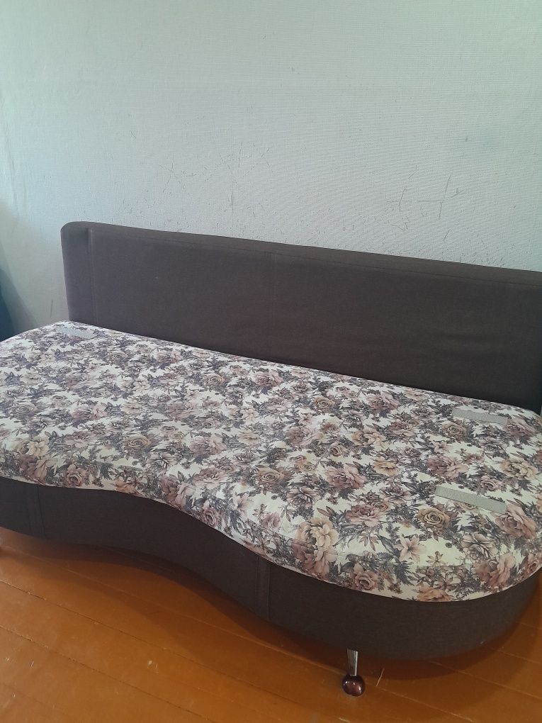 Продам диван в Рудном