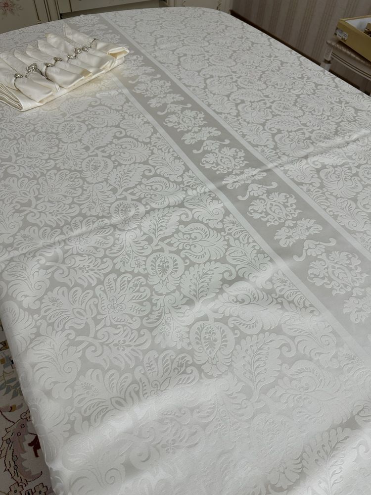 Продается скатерть 160х500