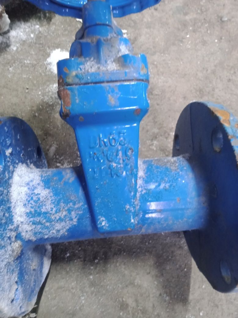 Продам задвижки, флянцы и другие