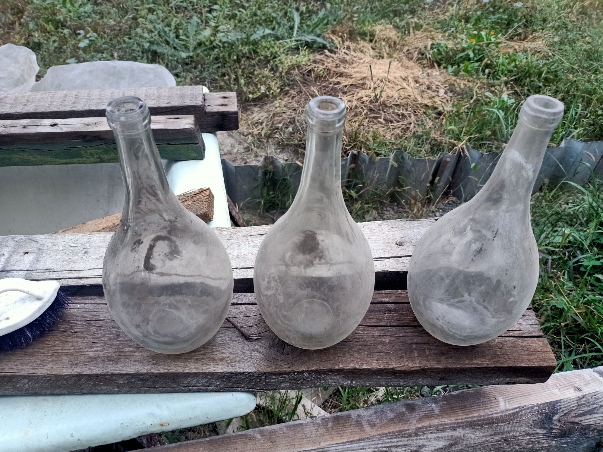 Продам старинные бутыли  из под Кефира, молока, домашнего вина из СССР
