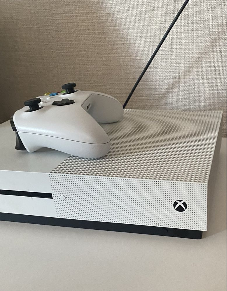 XBOX ONE продам срочно