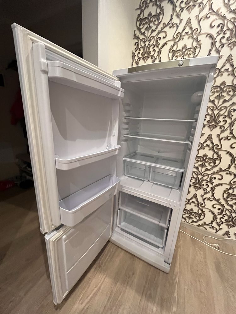Холодильник indesit