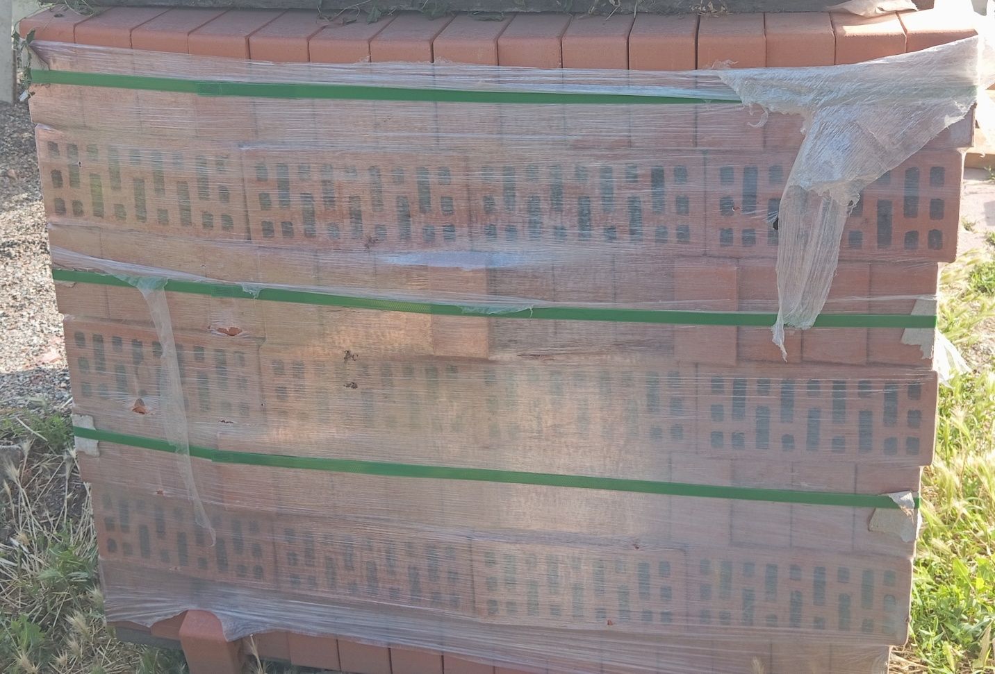 Продам Срочно кирпичи 100 тг за штуку