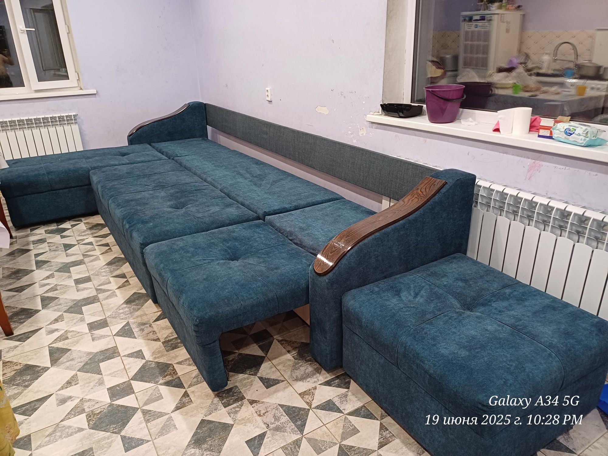 Диван продам и пуфик