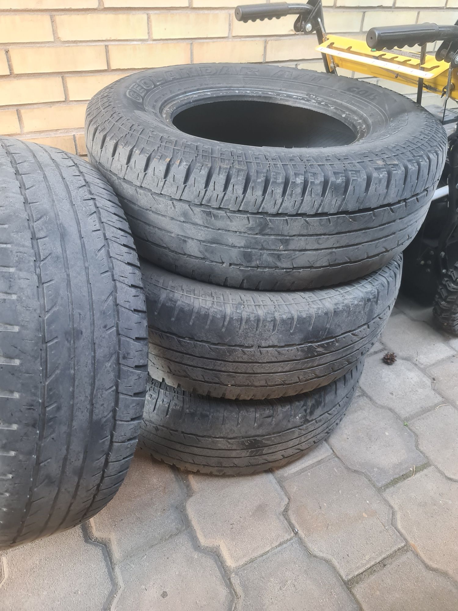 Продам б/у  шины Yokohama A/T 265/70 R16