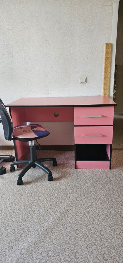 Продам стеллаж из нескольких шкафов и стол