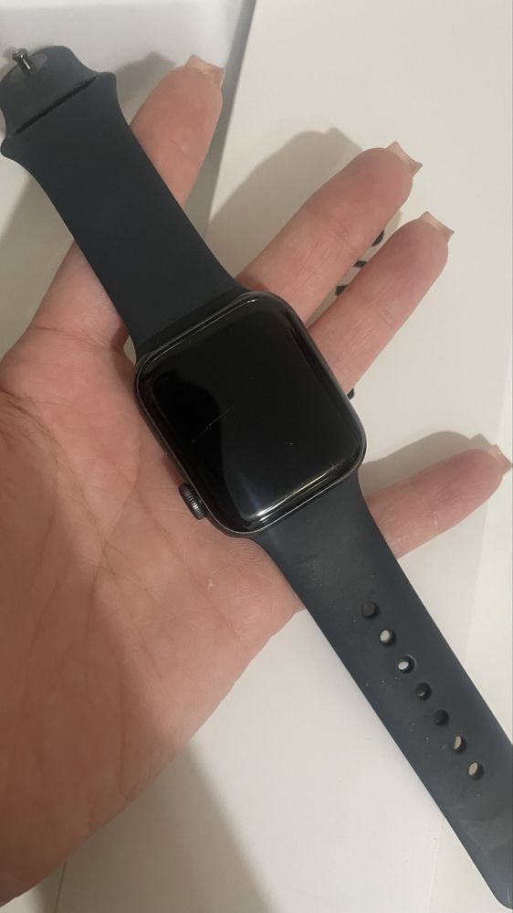 Продам Apple watch se 40мм
