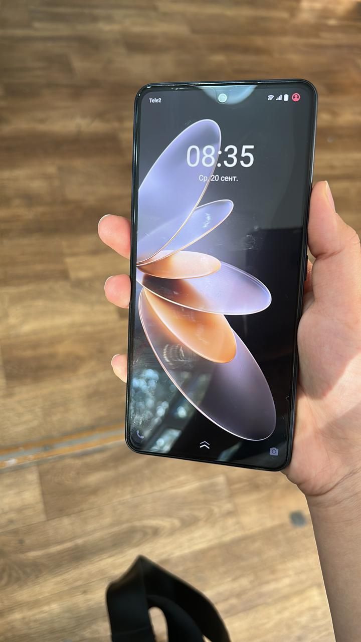 Vivo v27e новый 128гб в хорошем состоянии