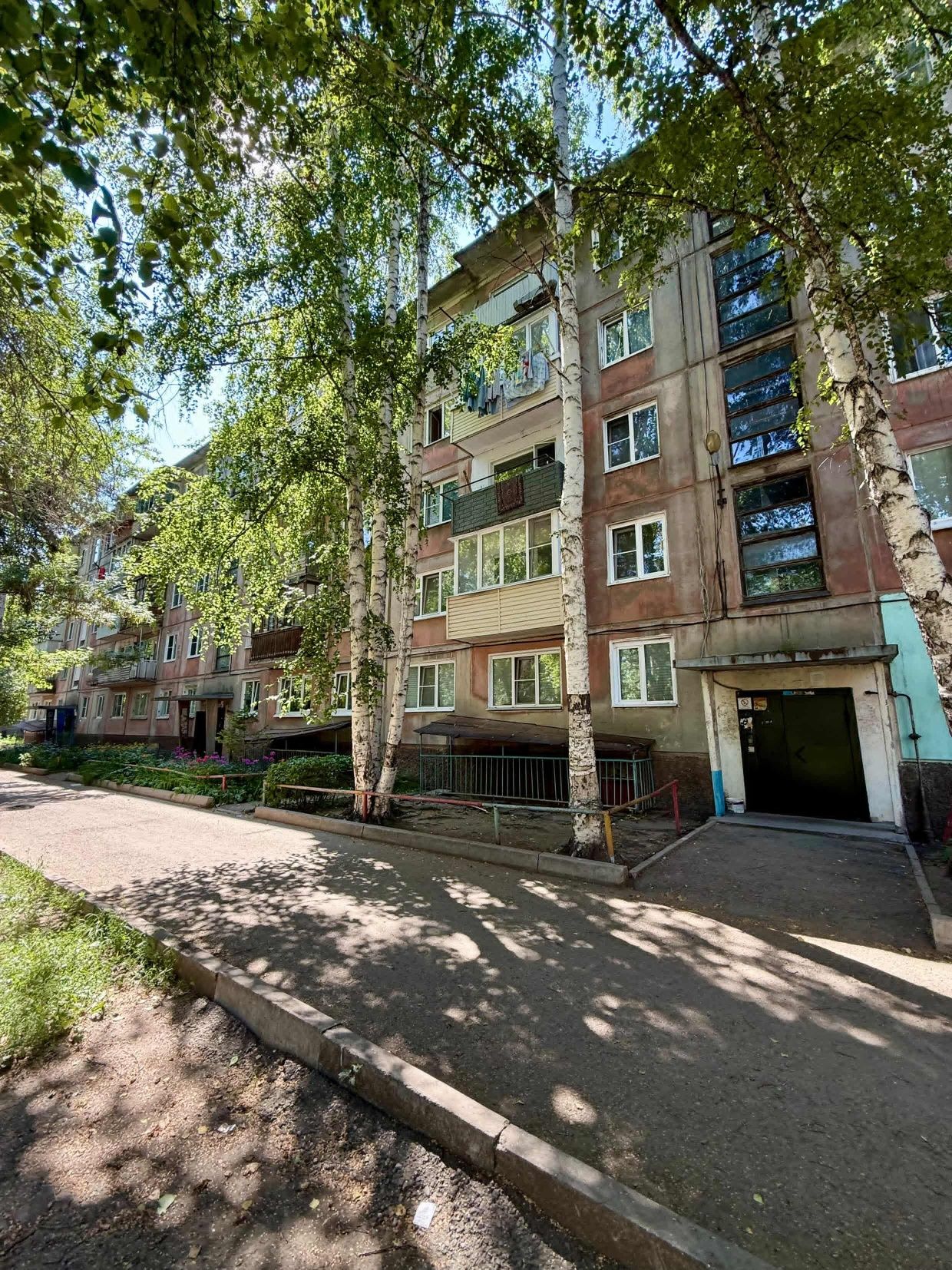 Продаётся 3х комнатная квартира с балконом Космическая