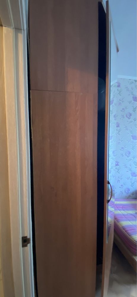 Шкаы угловой под потолок